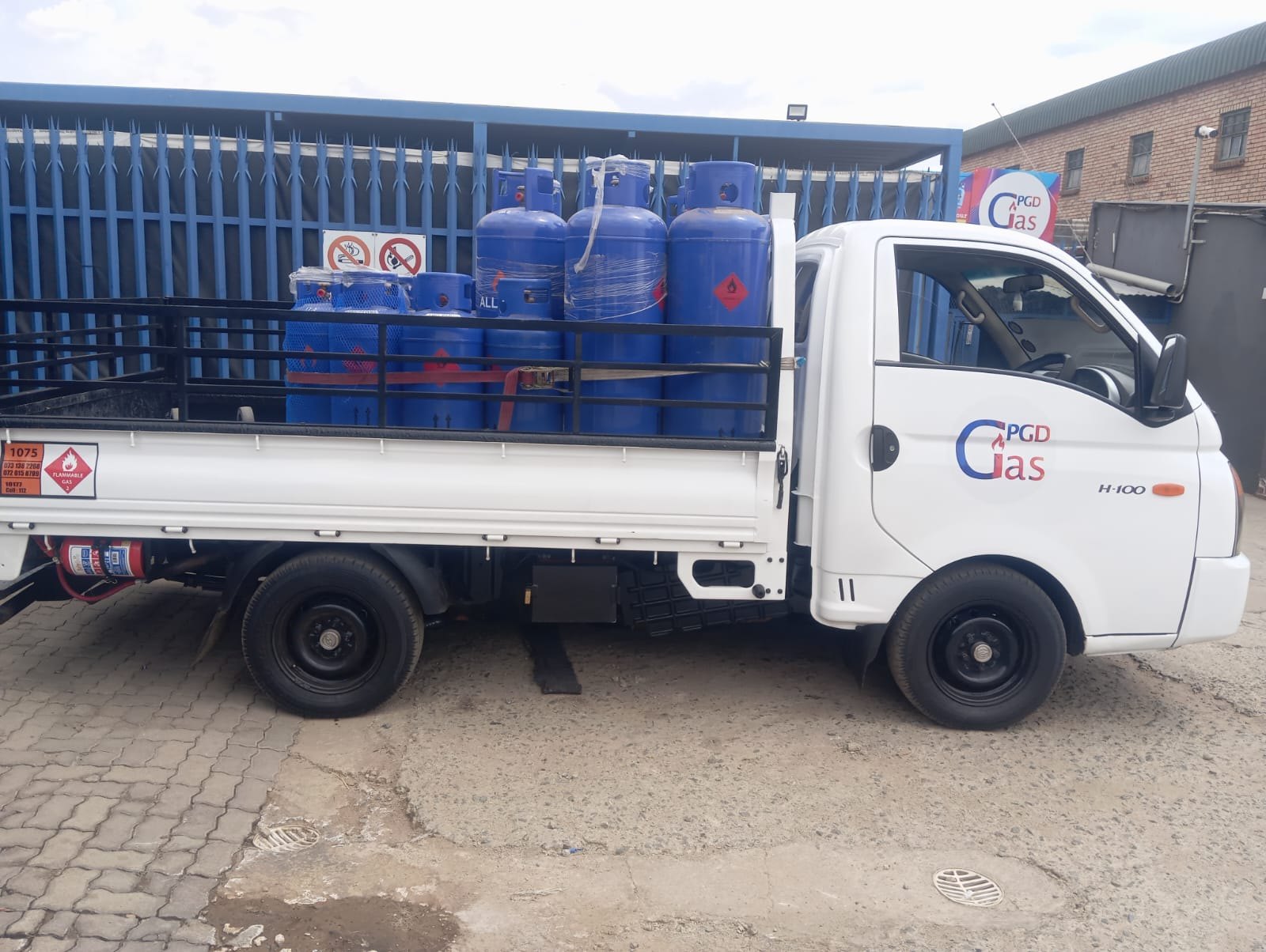 PGD gas delivery truck loaded with LPG cylinders